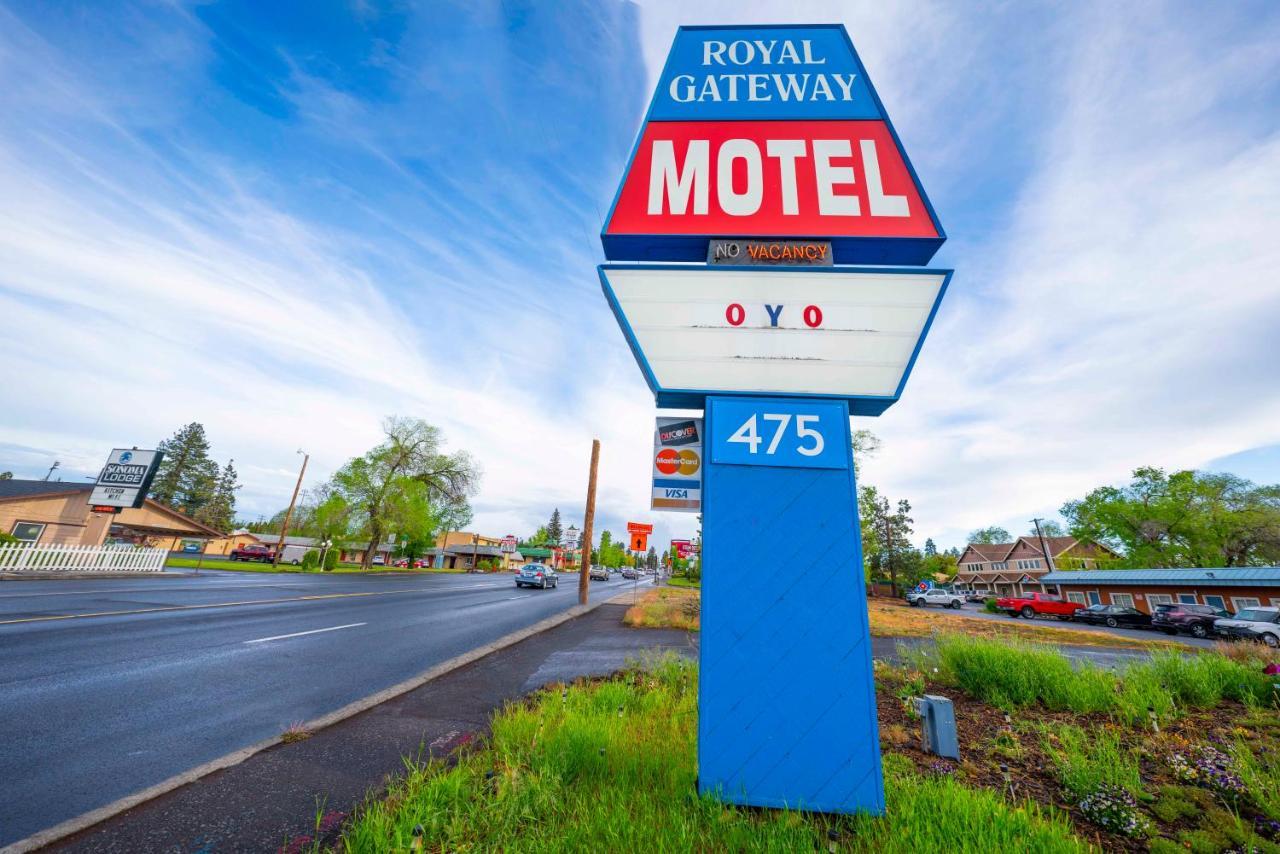 Royal Gateway Motel By Oyo Bend Exterior photo